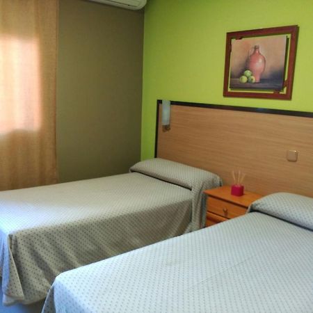 Hostal Ds Velilla de San Antonio Εξωτερικό φωτογραφία