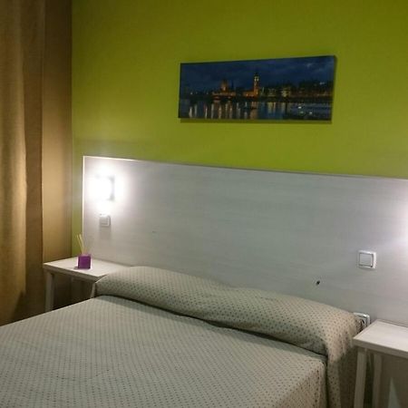Hostal Ds Velilla de San Antonio Εξωτερικό φωτογραφία
