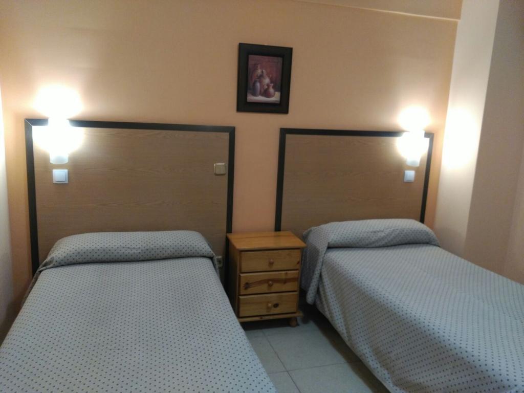 Hostal Ds Velilla de San Antonio Εξωτερικό φωτογραφία