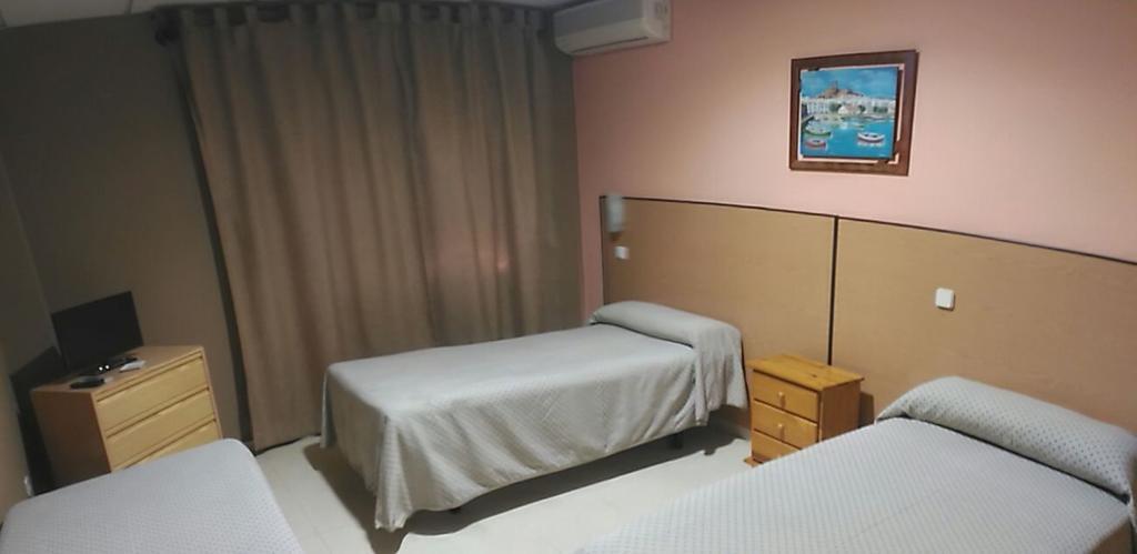 Hostal Ds Velilla de San Antonio Εξωτερικό φωτογραφία