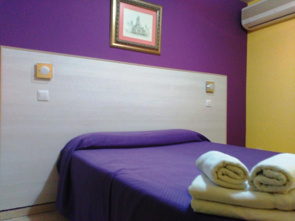 Hostal Ds Velilla de San Antonio Εξωτερικό φωτογραφία