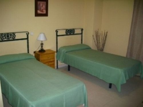 Hostal Ds Velilla de San Antonio Εξωτερικό φωτογραφία