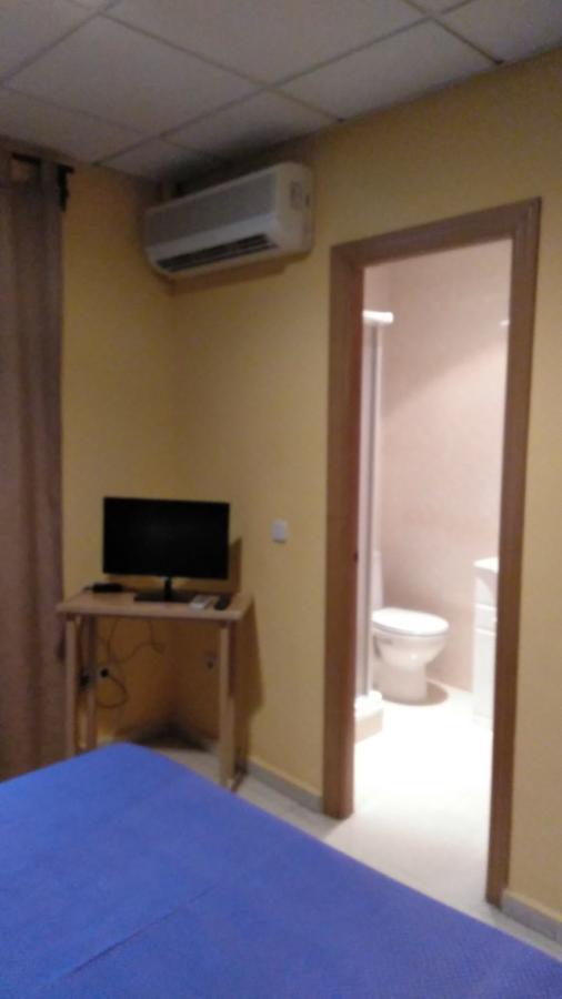 Hostal Ds Velilla de San Antonio Εξωτερικό φωτογραφία