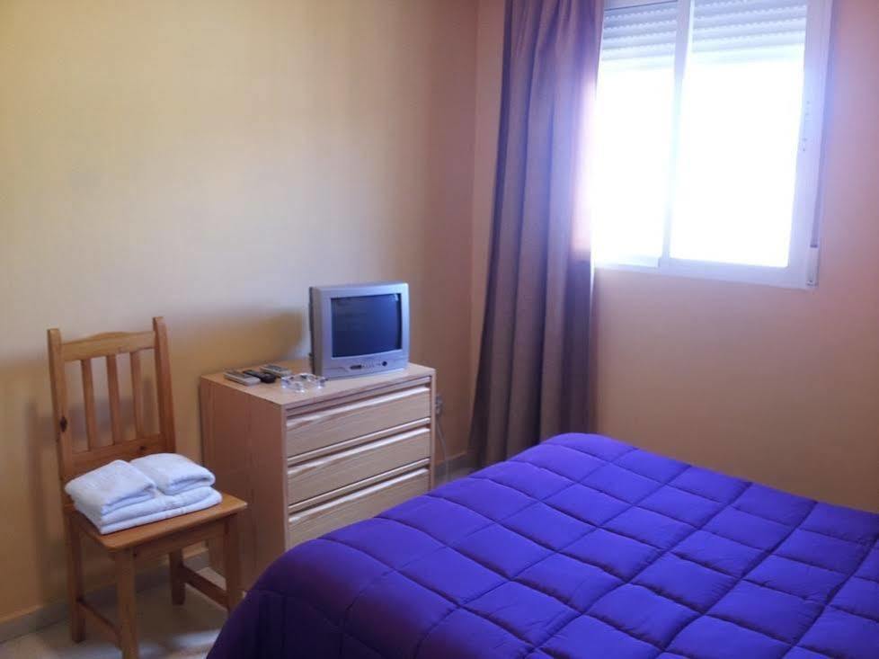 Hostal Ds Velilla de San Antonio Εξωτερικό φωτογραφία