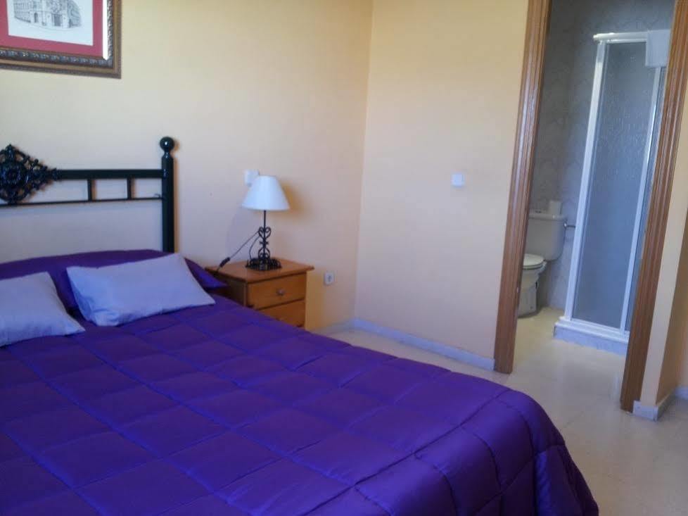 Hostal Ds Velilla de San Antonio Εξωτερικό φωτογραφία